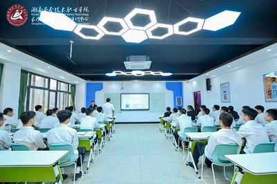 產(chǎn)教融合新篇章 安培中心攜手三企共建軟件與網(wǎng)絡(luò)安全產(chǎn)業(yè)學(xué)院，賦能上海網(wǎng)絡(luò)信息安全軟件開發(fā)